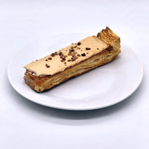 Auténticas Corbatas de Unquera Rio Deva, presentada en plato, vista diagonal