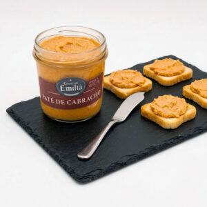 Paté de Cabracho Conservas Emilia, presentación en tabla de pizarra y tostas untadas