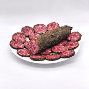 Salchichón de ciervo al cabrales - Sierra del Oso - presentado en plato