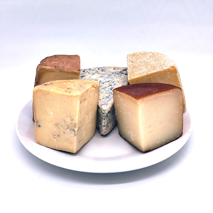 Tabla Quesos Leche Cruda Picos Europa - La Casuca de Mariván -Quesos emplatado - vista frontal