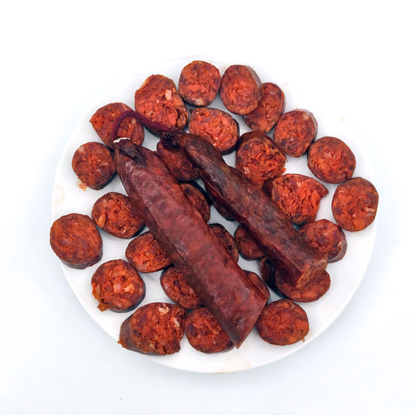 Chorizo de Jabalí Sierra del Oso, presentación en plato cenital